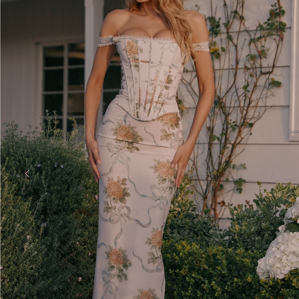 House of CB ISIS
Soft Blue Vintage Print Corset Maxi Dress / Size L